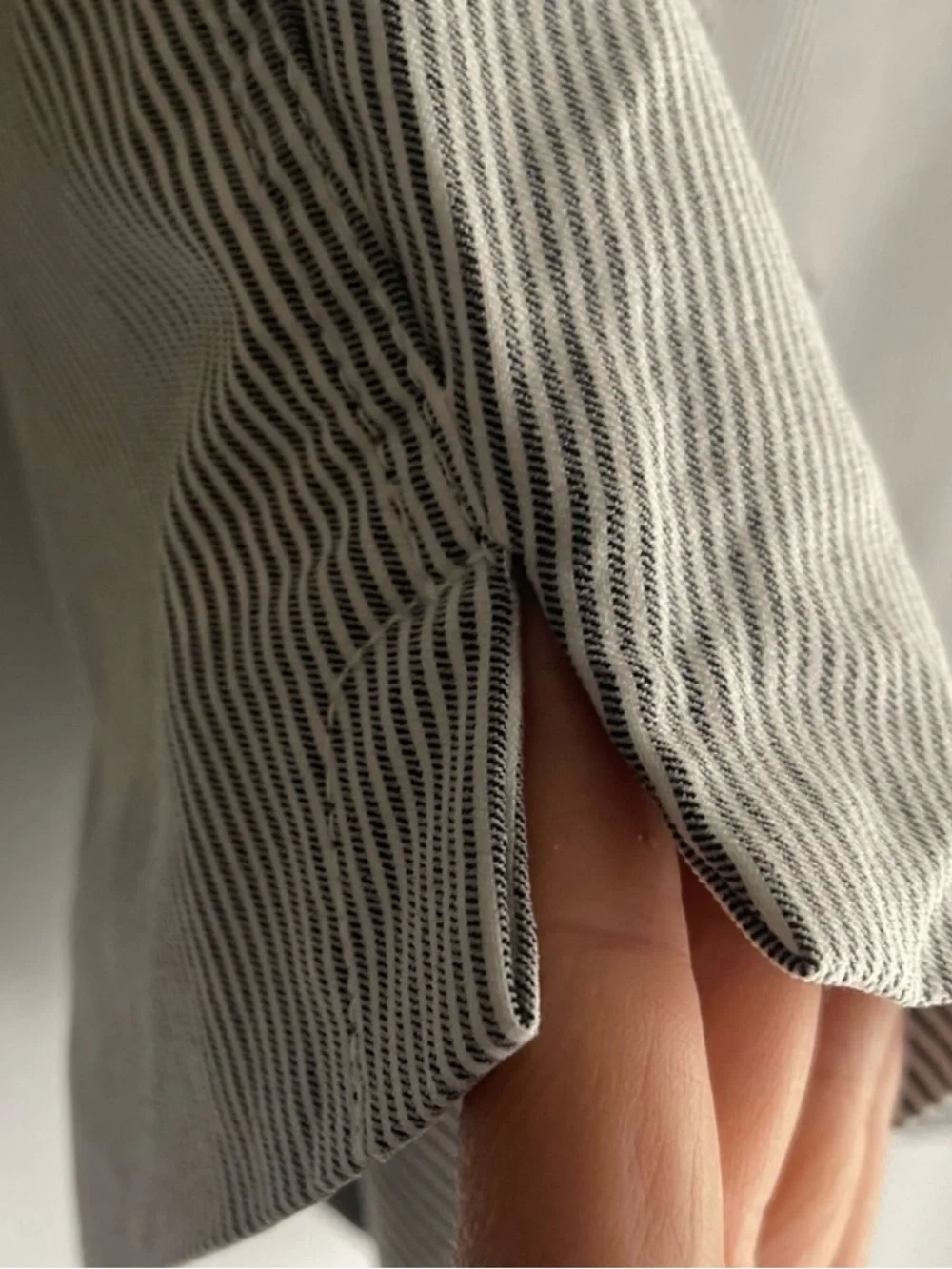*NWT* Hilary Radley Gray and White Pinstripe Women’s Shorts - Picture 4 of 6